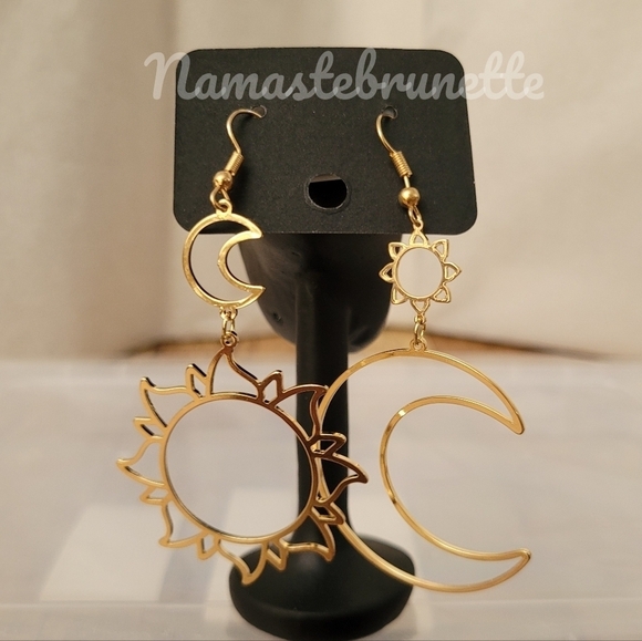 Metal Asymmetrical Golden Sun & Moon Dangle Drop Earrings - Picture 8 of 16
